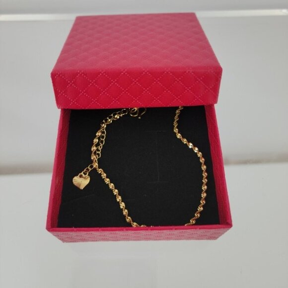 Bracelet with Heart and Gift Box - Picture 2 of 4